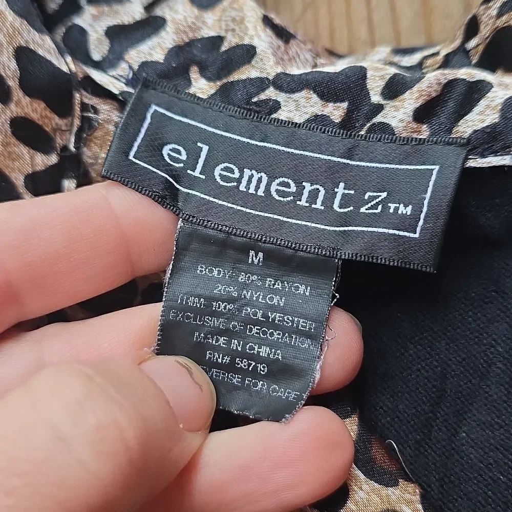 Leopard Collar Top - Picture 2 of 3